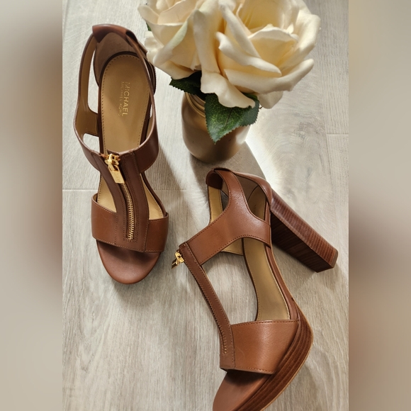 Michael Kors Berkley T-Strap Platform Dress Sandals 9 - Picture 1 of 5